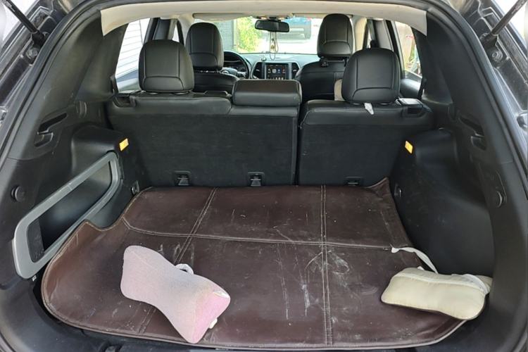 Used Jeep Cherokee 2016 2.4L Leading Smart Version Trunk