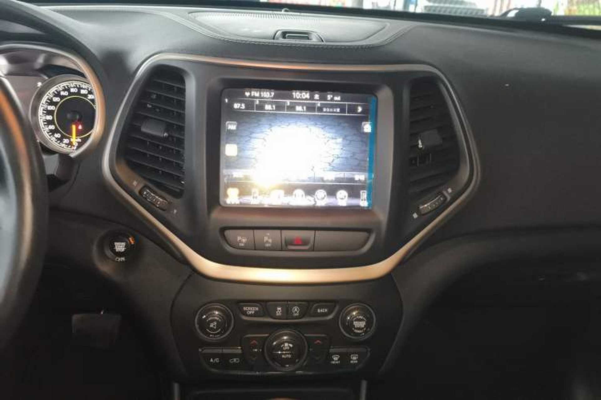 Used Jeep Cherokee 2016 2.4L Superior Edition Audio And AC Panel