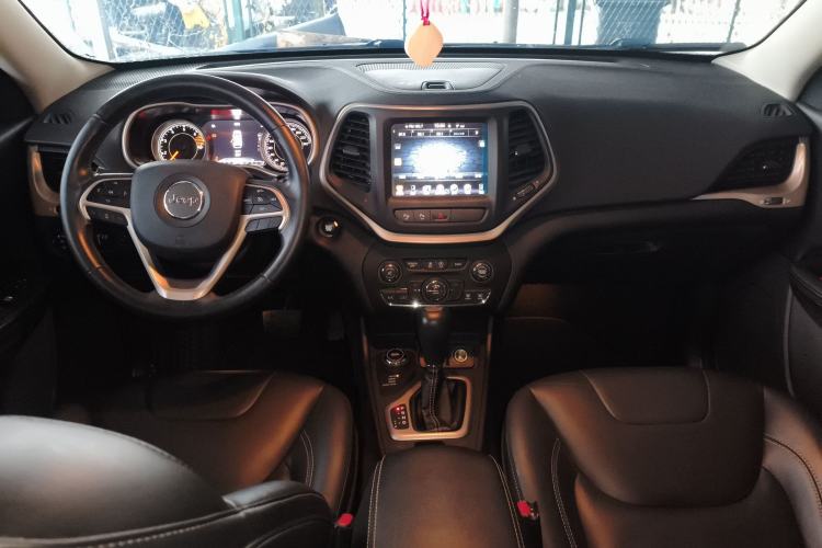 Used Jeep Cherokee 2016 2.4L Superior Edition Center Console