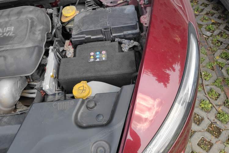 Used Jeep Cherokee 2016 2.4L Leading Edition Engine Bay Left