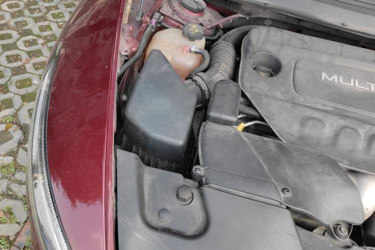 Used Jeep Cherokee 2016 2.4L Leading Edition Engine Bay Right