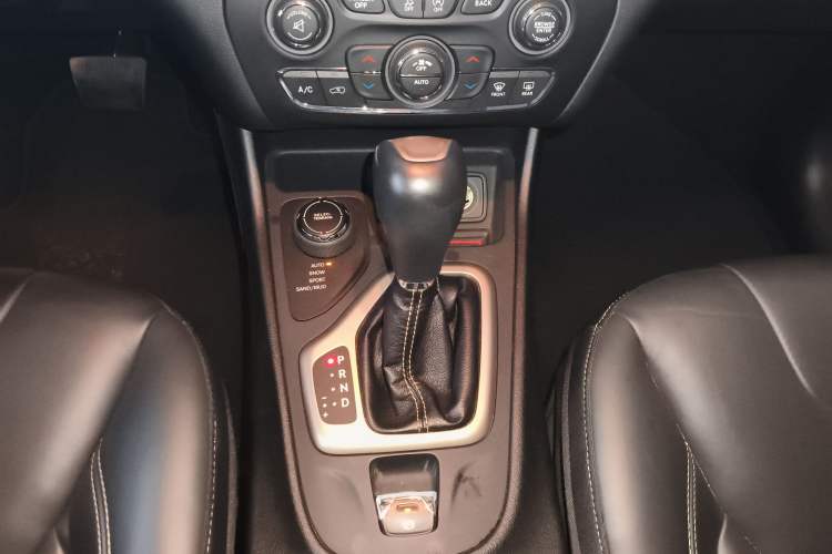Used Jeep Cherokee 2016 2.4L Superior Edition Gear Lever