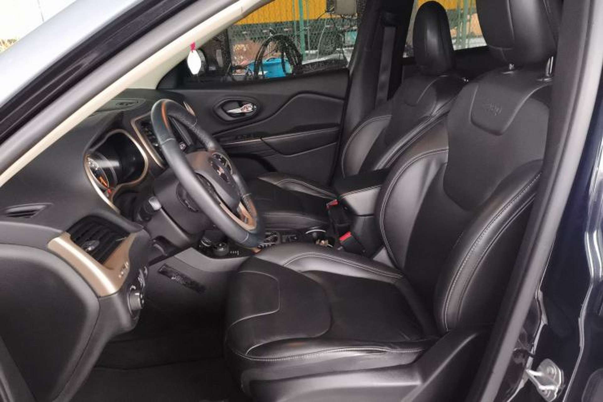 Used Jeep Cherokee 2016 2.4L Superior Edition Left Front Seat