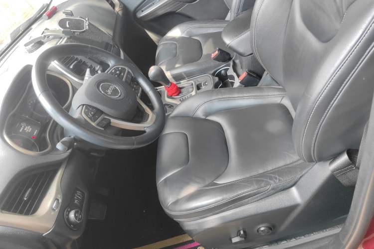 Used Jeep Cherokee 2016 2.4L Leading Edition Left Front Seat