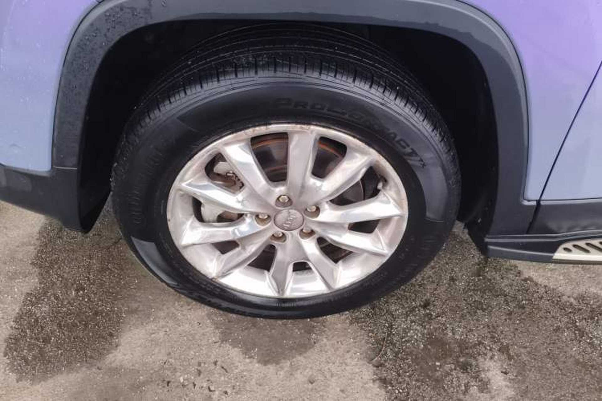 Used Jeep Cherokee 2016 2.4L Superior Edition Left Front Wheel Hub