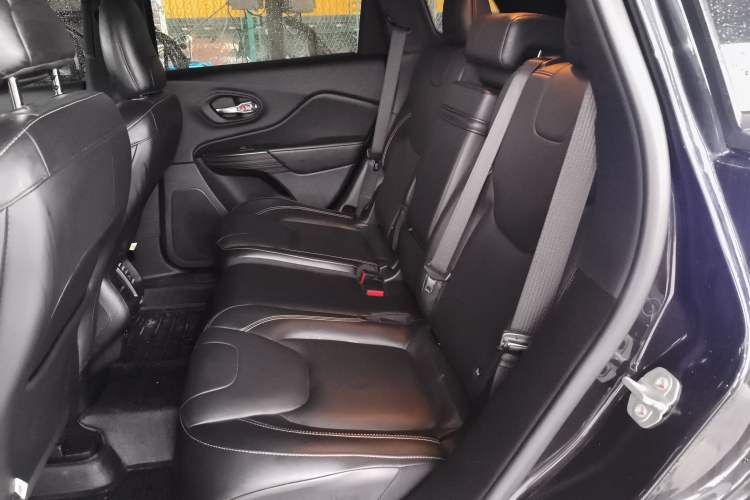 Used Jeep Cherokee 2016 2.4L Superior Edition Left Rear Seat