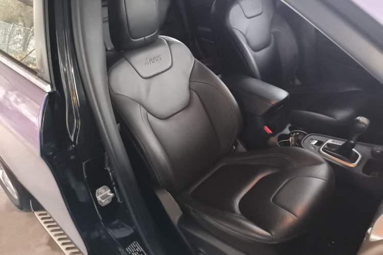 Used Jeep Cherokee 2016 2.4L Superior Edition Right Front Seat
