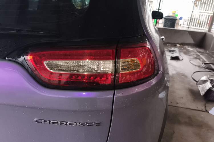 Used Jeep Cherokee 2016 2.4L Superior Edition Right Rear Taillight