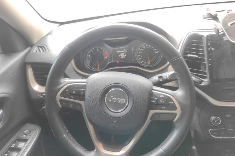 Used Jeep Cherokee 2016 2.4L Leading Edition Steering Wheel