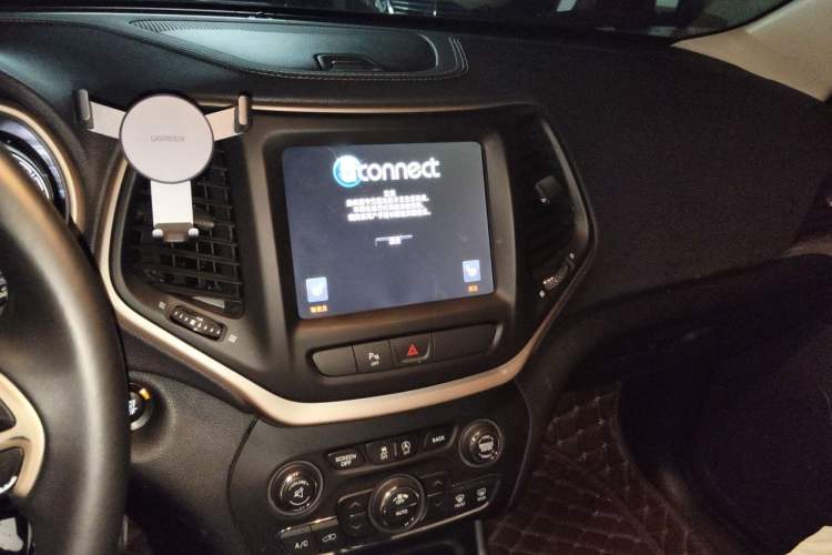 Used Jeep Cherokee 2016 2.4L Professional Smart Version Audio And AC Panel
