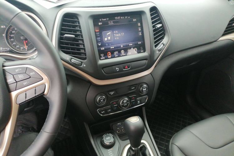 Used Jeep Cherokee 2016 2.4L Professional Smart Version Audio And AC Panel
