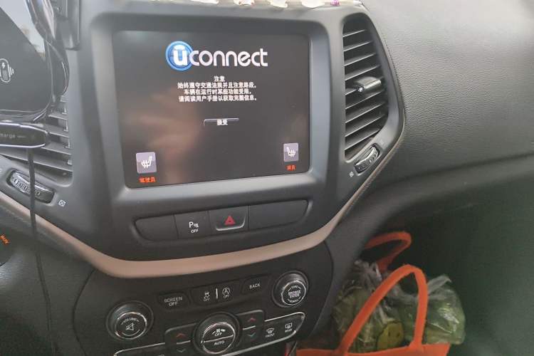 Used Jeep Cherokee 2016 2.4L Professional Smart Version Audio And AC Panel