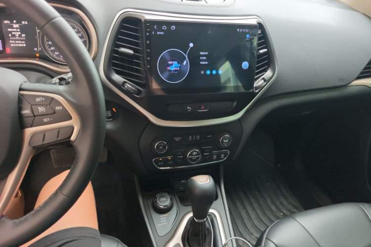 Used Jeep Cherokee 2016 2.4L Professional Edition Audio And AC Panel