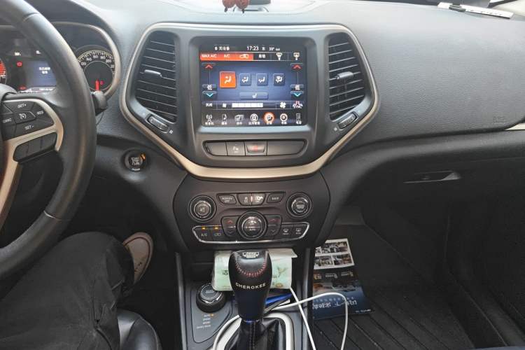 Used Jeep Cherokee 2016 2.4L Professional Smart Version Audio And AC Panel