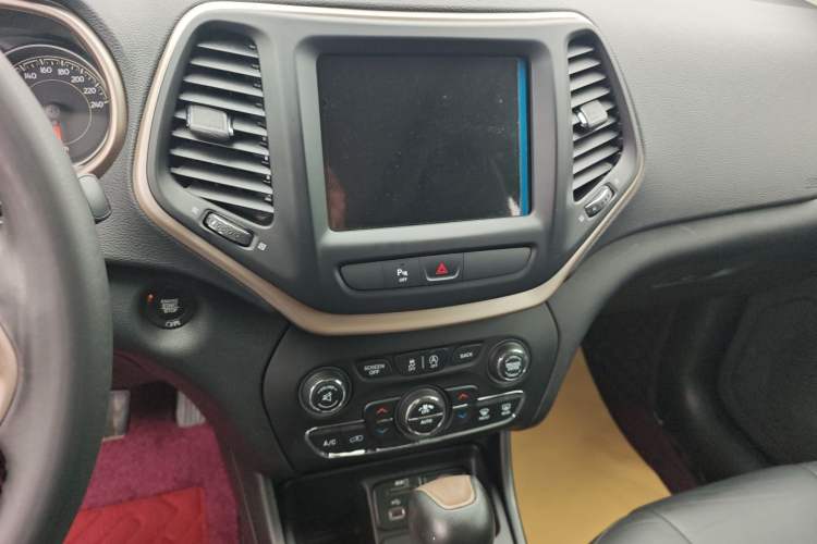 Used Jeep Cherokee 2016 2.4L Leading Smart Version Audio And AC Panel