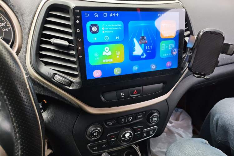 Used Jeep Cherokee 2016 2.4L Leading Edition Audio And AC Panel