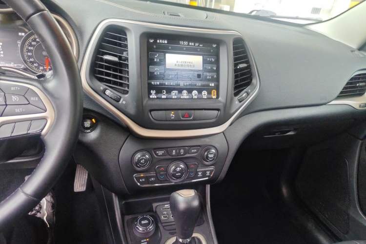Used Jeep Cherokee 2016 2.4L Professional Smart Version Audio And AC Panel