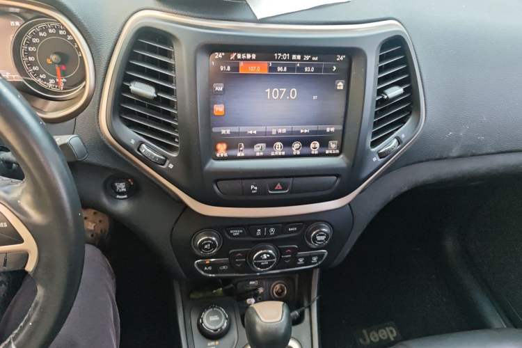 Used Jeep Cherokee 2016 2.4L Professional Smart Version Audio And AC Panel