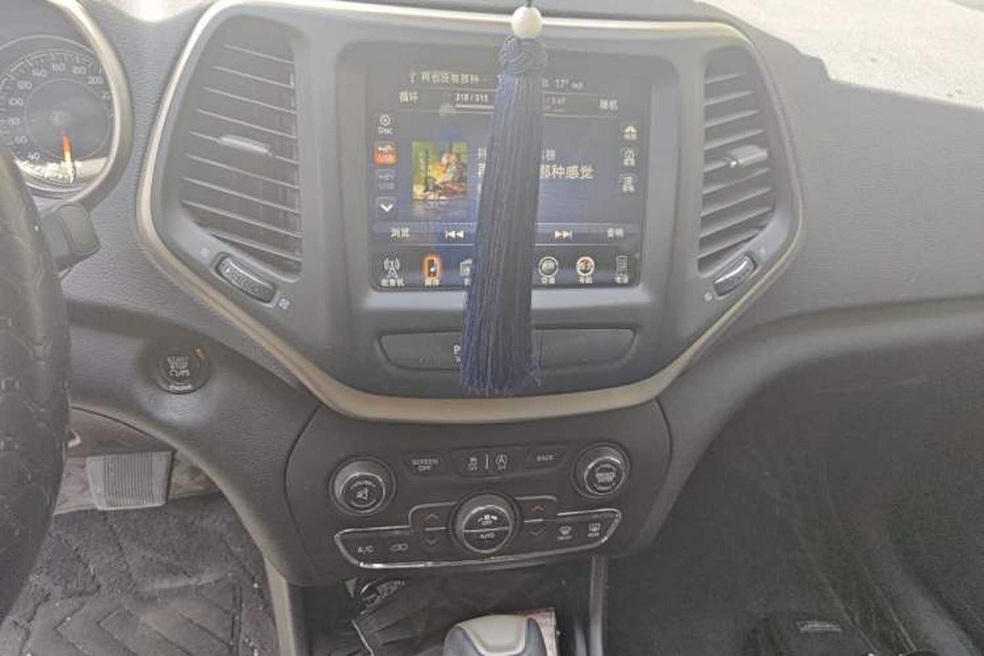 Used Jeep Cherokee 2016 2.4L Professional Smart Version Audio And AC Panel