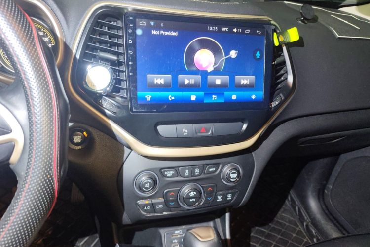 Used Jeep Cherokee 2016 2.4L Leading Smart Version Audio And AC Panel