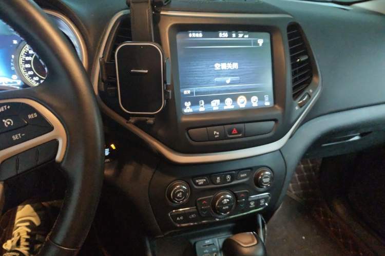 Used Jeep Cherokee 2016 2.4L Leading Smart Version Audio And AC Panel