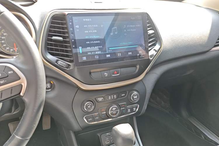 Used Jeep Cherokee 2016 2.4L Leading Edition Audio And AC Panel