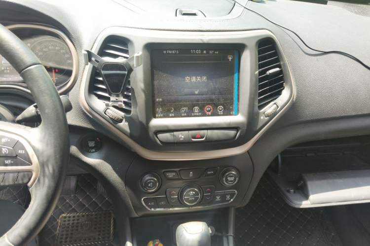 Used Jeep Cherokee 2016 2.0L Superior Edition Audio And AC Panel