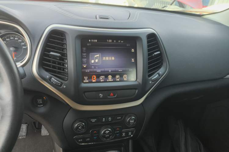 Used Jeep Cherokee 2016 2.4L Professional Smart Version Audio And AC Panel