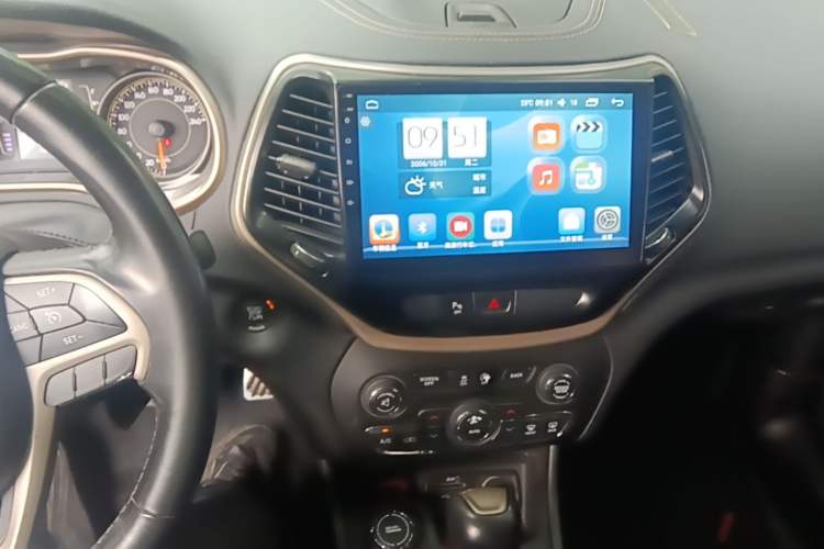 Used Jeep Cherokee 2016 2.4L Professional Edition Audio And AC Panel