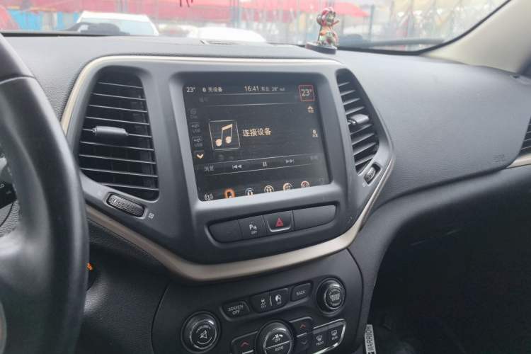 Used Jeep Cherokee 2016 2.4L Professional Edition Audio And AC Panel