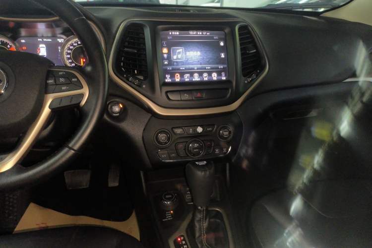 Used Jeep Cherokee 2016 2.4L Professional Smart Version Audio And AC Panel