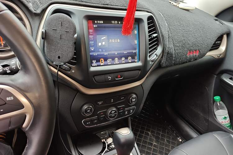 Used Jeep Cherokee 2016 2.0L Superior Edition Audio And AC Panel