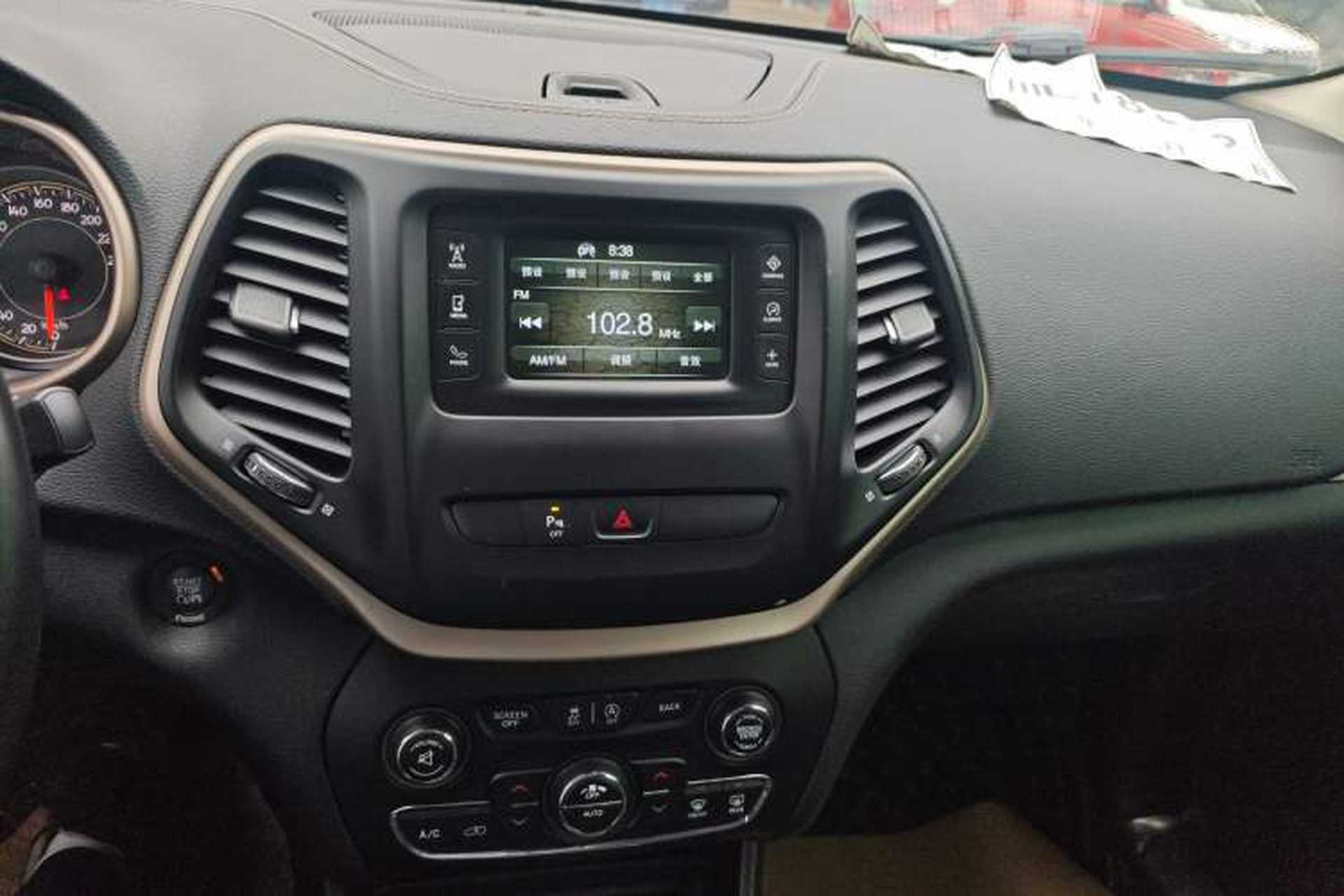 Used Jeep Cherokee 2016 2.4L Leading Edition Audio And AC Panel