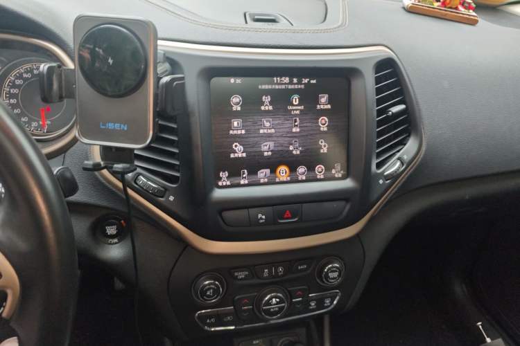 Used Jeep Cherokee 2016 2.4L Professional Smart Version Audio And AC Panel