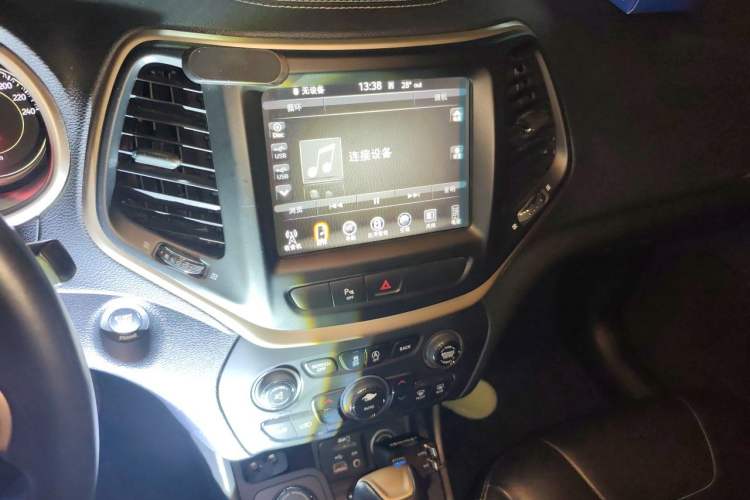 Used Jeep Cherokee 2016 2.4L Professional Smart Version Audio And AC Panel