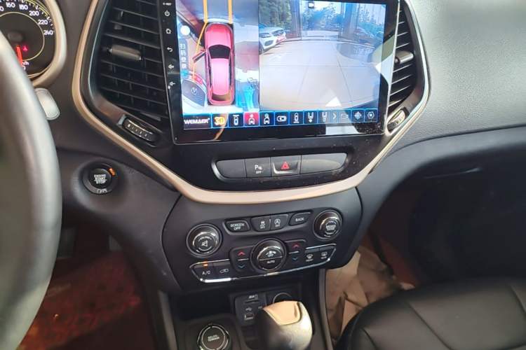 Used Jeep Cherokee 2016 2.4L Professional Edition Audio And AC Panel