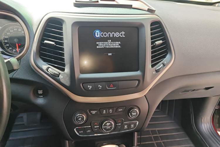 Used Jeep Cherokee 2016 2.4L Superior Edition Audio And AC Panel