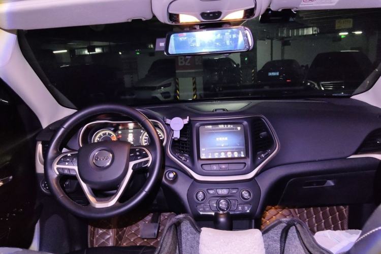 Used Jeep Cherokee 2016 2.4L Professional Smart Version Center Console
