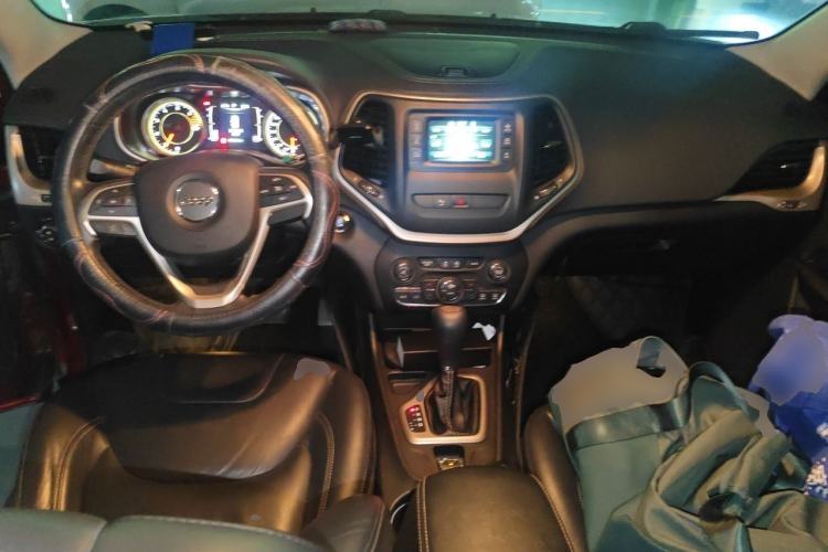 Used Jeep Cherokee 2016 2.4L Leading Edition Center Console