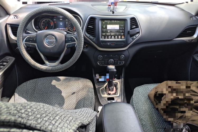 Used Jeep Cherokee 2016 2.0L Superior Edition Center Console