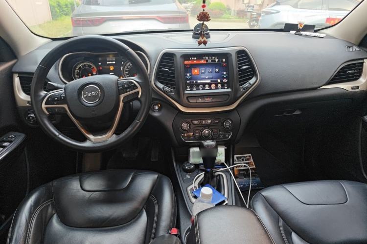 Used Jeep Cherokee 2016 2.4L Professional Smart Version Center Console