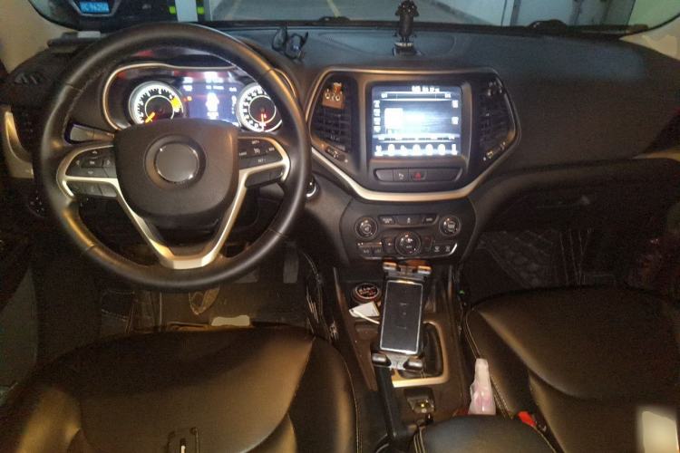 Used Jeep Cherokee 2016 2.0L Smart Version Center Console