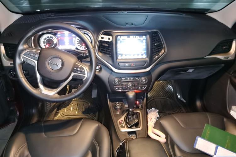 Used Jeep Cherokee 2016 2.4L Professional Smart Version Center Console