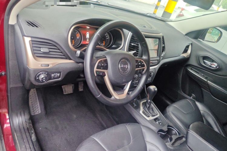 Used Jeep Cherokee 2016 2.4L Professional Smart Version Center Console