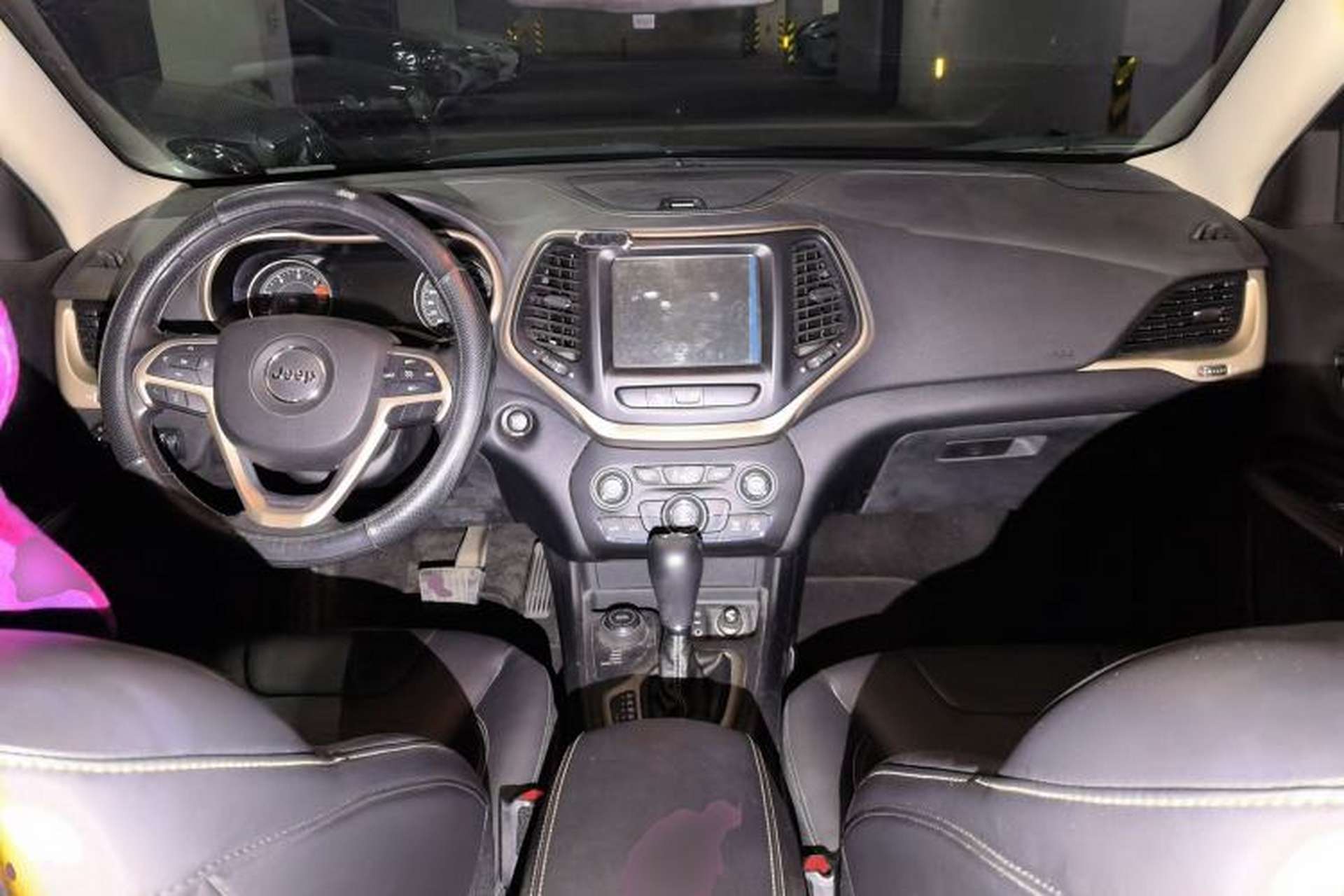 Used Jeep Cherokee 2016 2.4L Professional Smart Version Center Console