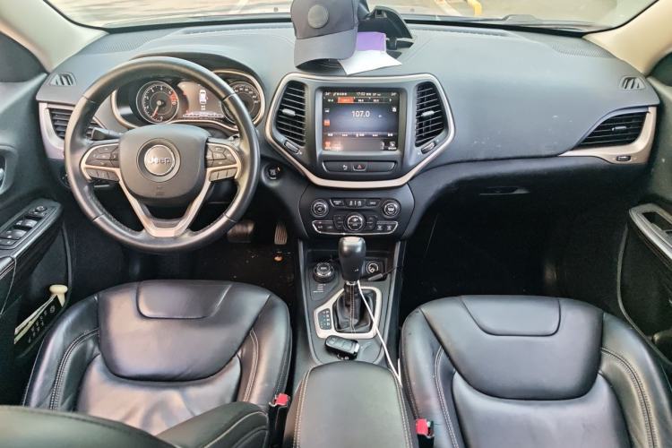 Used Jeep Cherokee 2016 2.4L Professional Smart Version Center Console