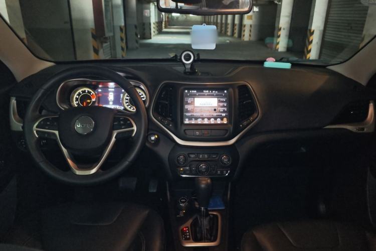 Used Jeep Cherokee 2016 2.4L Professional Smart Version Center Console