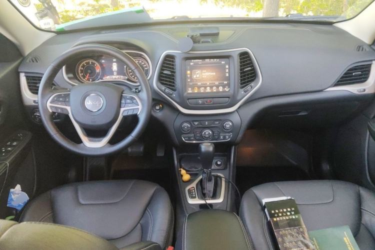 Used Jeep Cherokee 2016 2.0L Superior Edition Center Console