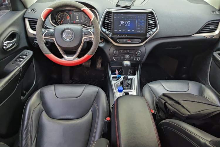 Used Jeep Cherokee 2016 2.4L Leading Edition Center Console