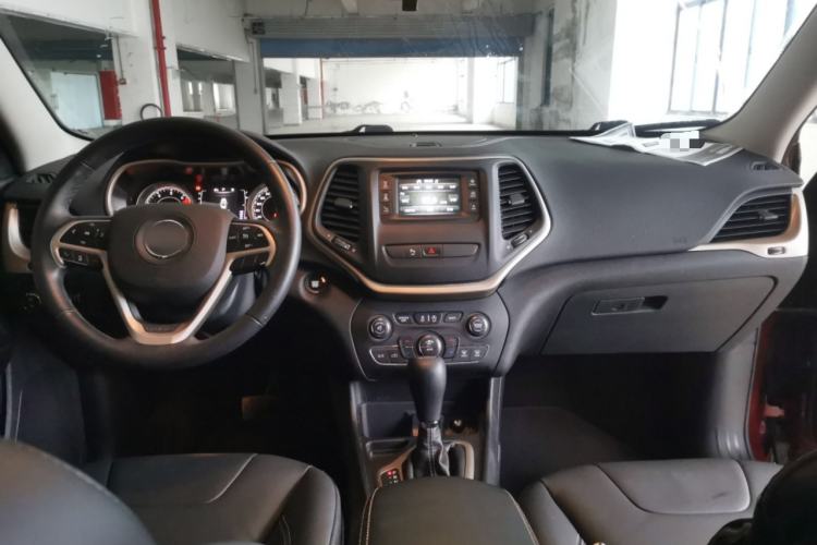 Used Jeep Cherokee 2016 2.4L Leading Edition Center Console